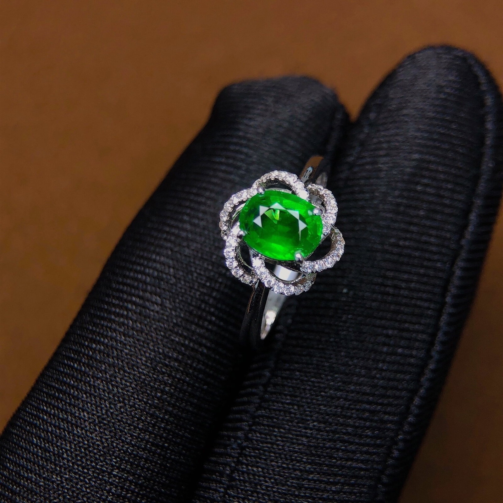 1.5Ctw Natural Emerald Ring - 2