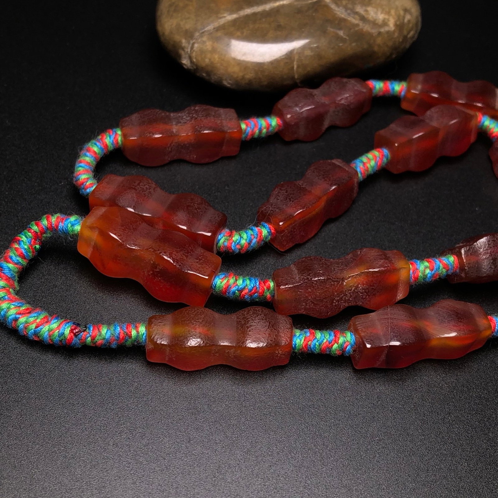 An Exquisite Agate Necklace - 8