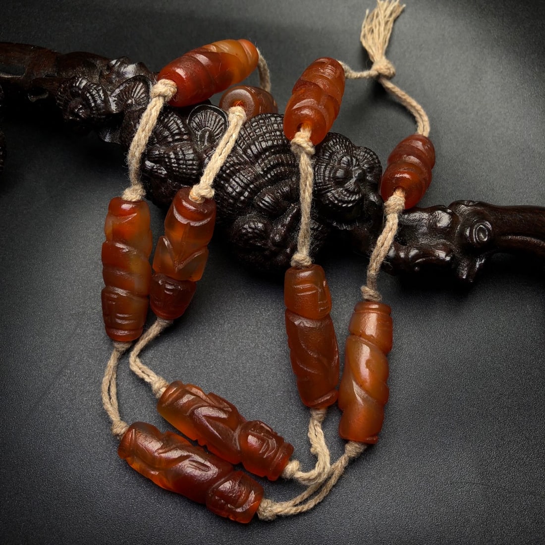 An Exquisite Agate Necklace - 4