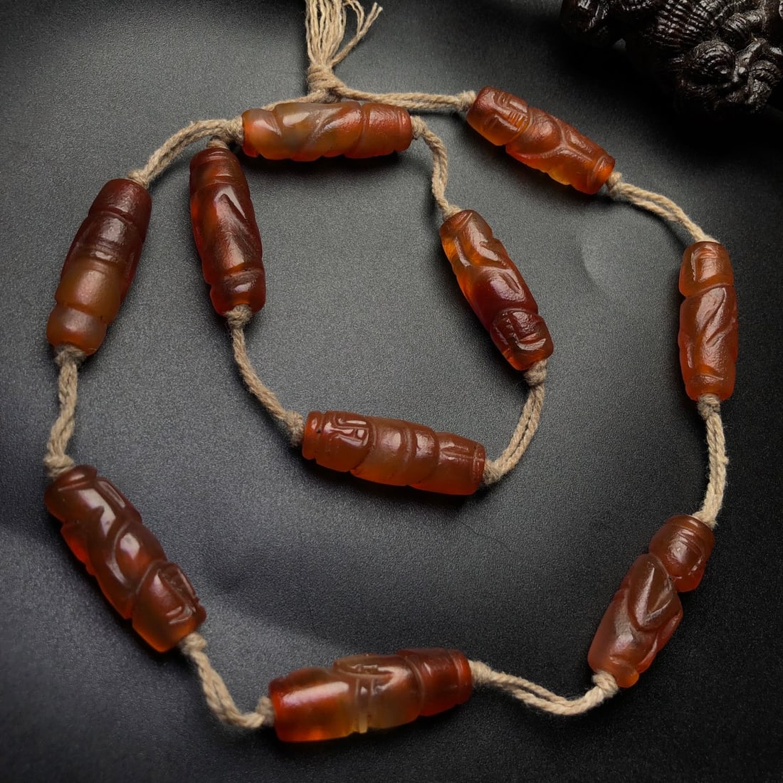 An Exquisite Agate Necklace - 5