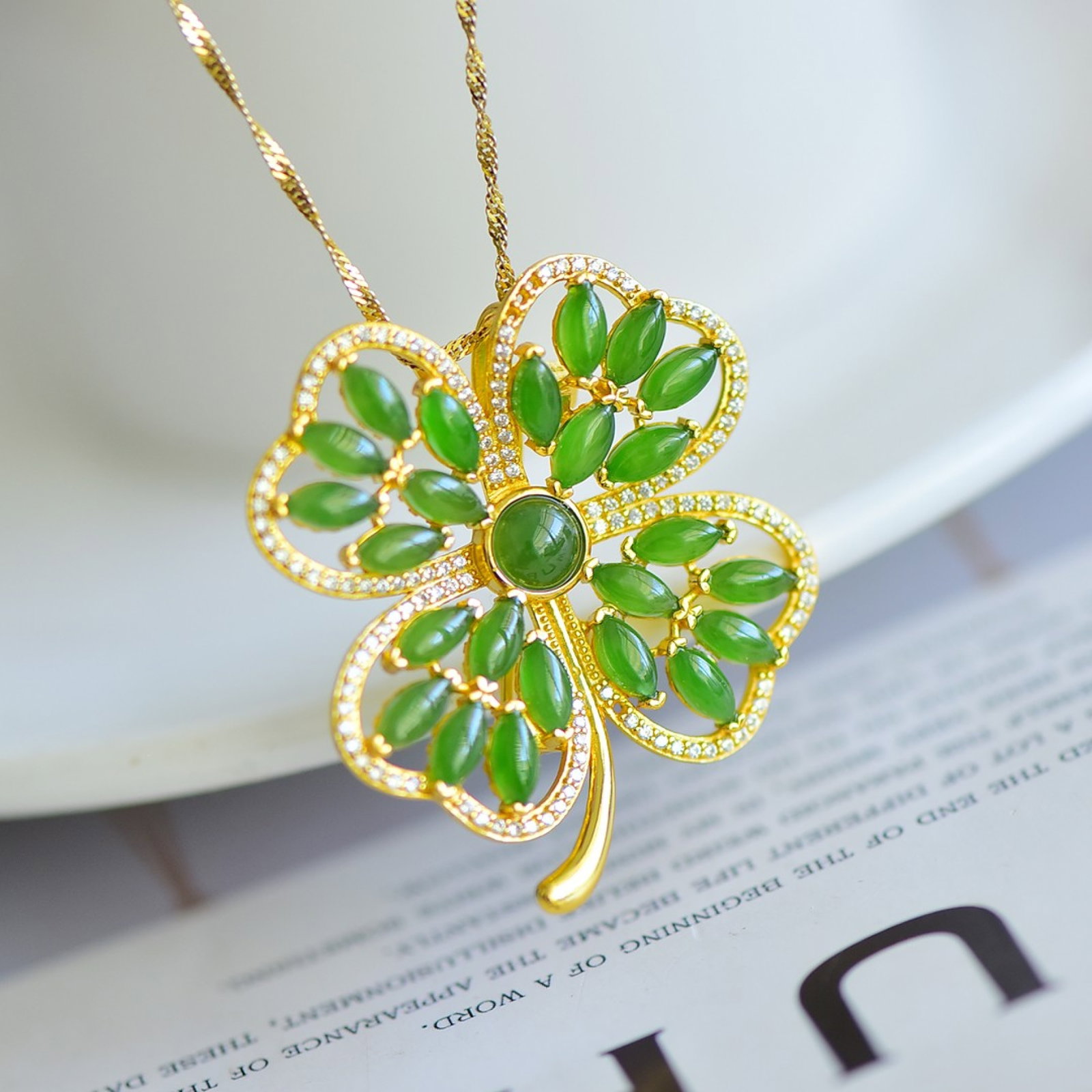 An Exquisite Sterling Silver-Gold Plated Inlaid Jasper Pendant,Inlaid Diamond: An Exquisite Sterling Silver-Gold Plated Inlaid Jasper Pendant,Inlaid Diamond,Size:6mmx6mm 纯银镀金镶碧玉吊坠,嵌钻石