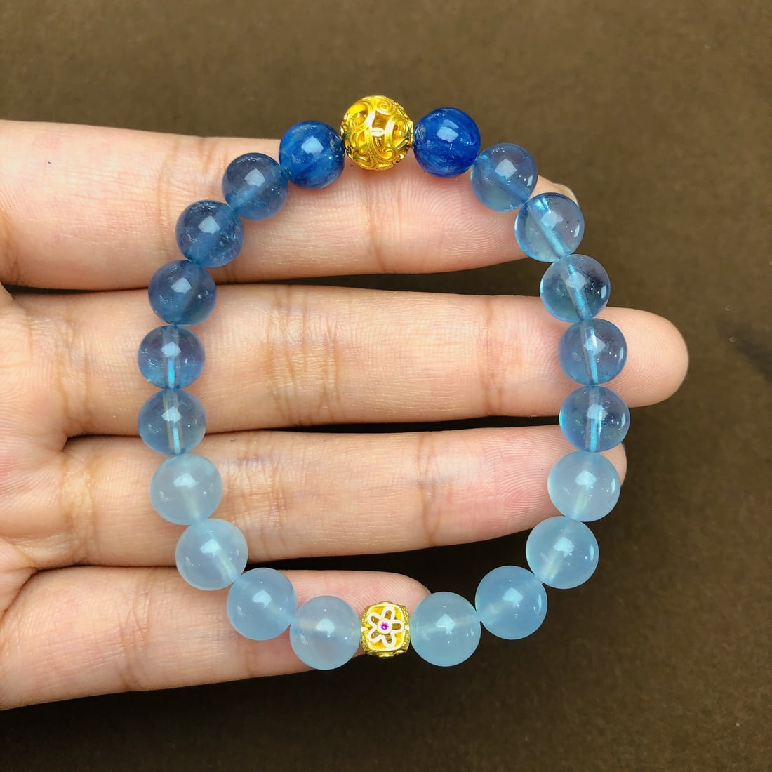 An Exquisite Aquamarine Crystal Bracelets: An Exquisite Aquamarine Crystal Bracelets,Size: 7.6mm,8.2mm, Weight:15.4g 海蓝宝水晶手串