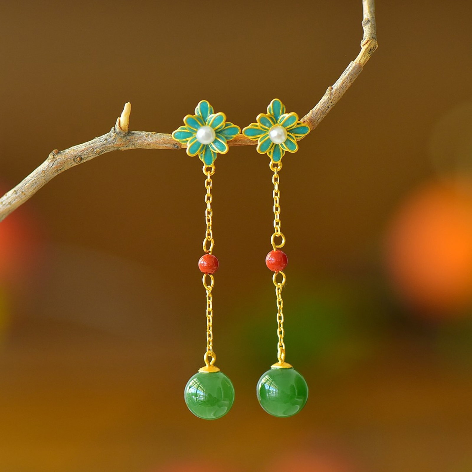 A Pair of Exquisite Sterling Silver-Gold Plated Inlaid Jasper Earrings: A Pair of Exquisite Sterling Silver-Gold Plated Inlaid Jasper Earrings 一对纯银镀金镶碧玉耳环