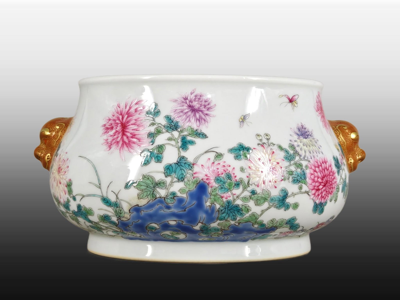 A Exquisite Famille-Rose Flower Pattern Double-Ears Censer: A Exquisite Famille-Rose Flower Pattern Double-Ears Censer,Qing Dynasty, China,Qianlong Six-character Mark,Size:3.1inx6.3in