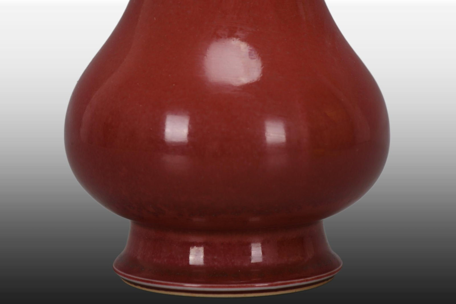 A Exquisite Ji Red Vase - 2