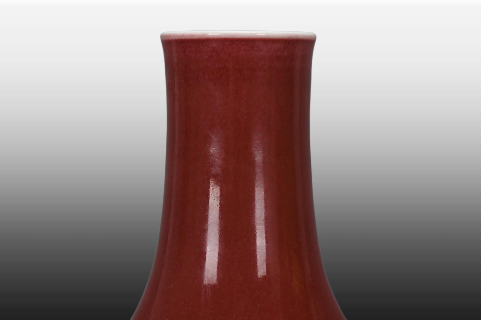 A Exquisite Ji Red Vase - 3