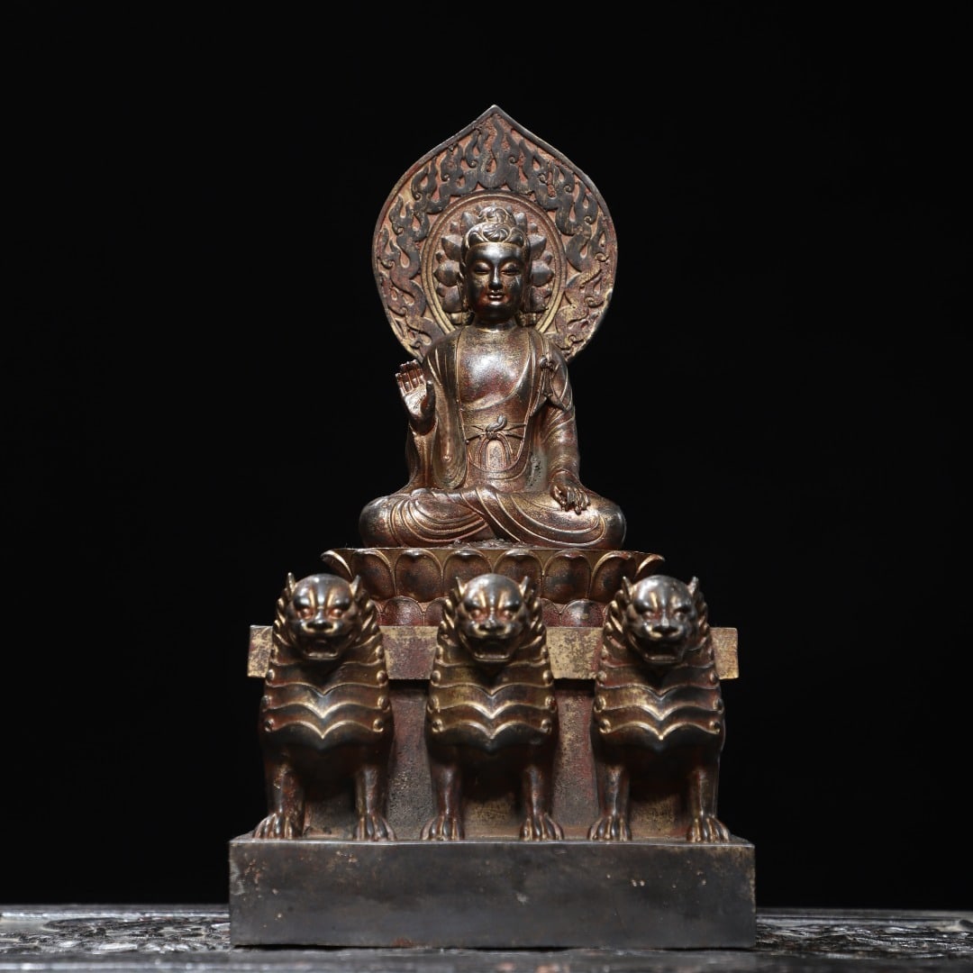 A Exquisite Gold Amalgam Buddha Statue Ornament: A Exquisite Gold Amalgam Buddha Statue Ornament,Ancient Time, China,Size:10.2inx5.9inx4.5in,Weight:2300g 铜泥金佛像摆件,远古时期