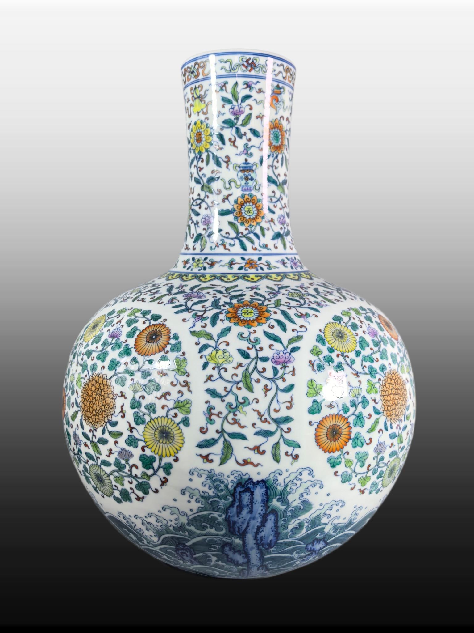 A Exquisite Doucai Flower Pattern Vase - 2