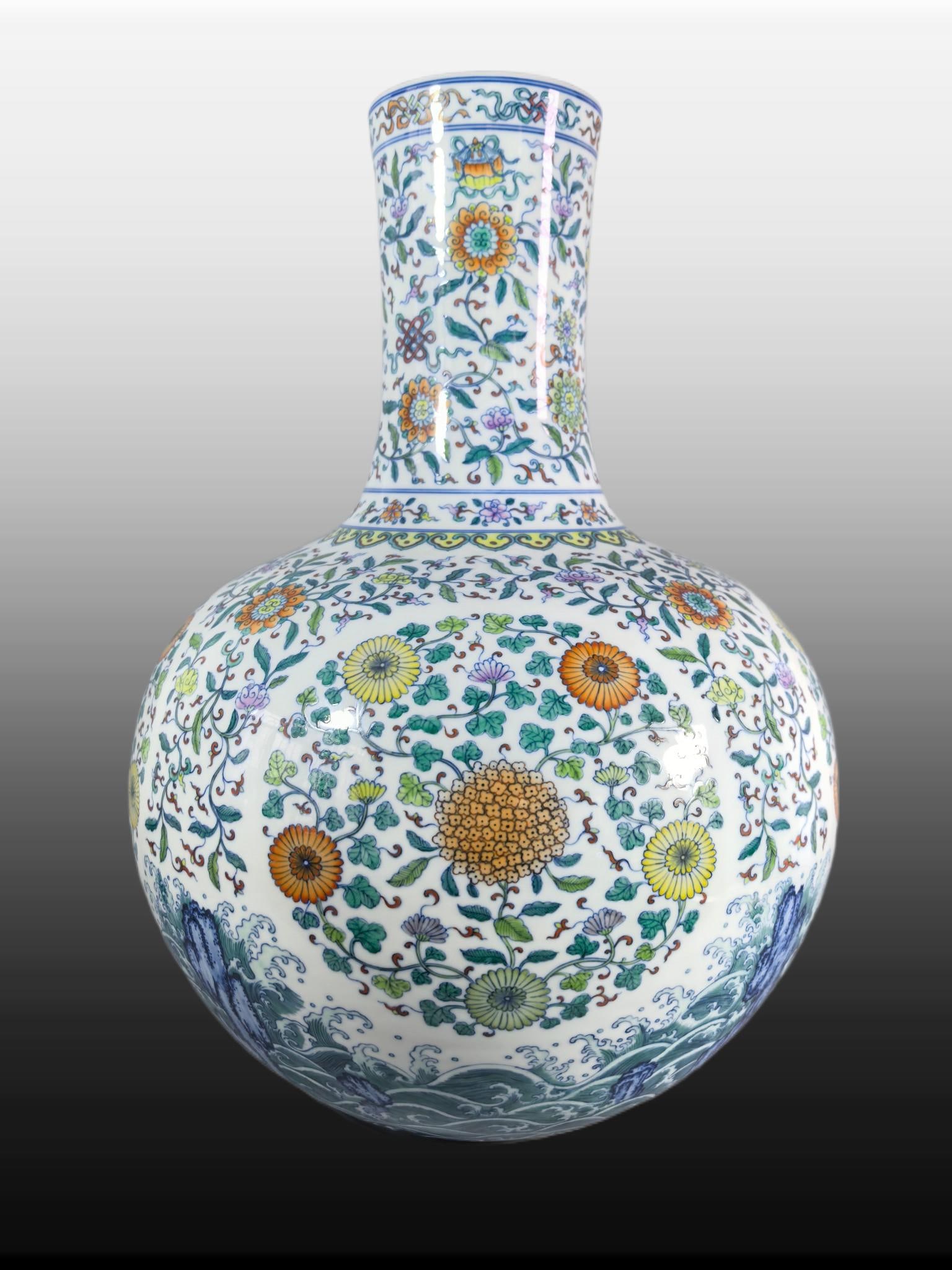 A Exquisite Doucai Flower Pattern Vase - 3