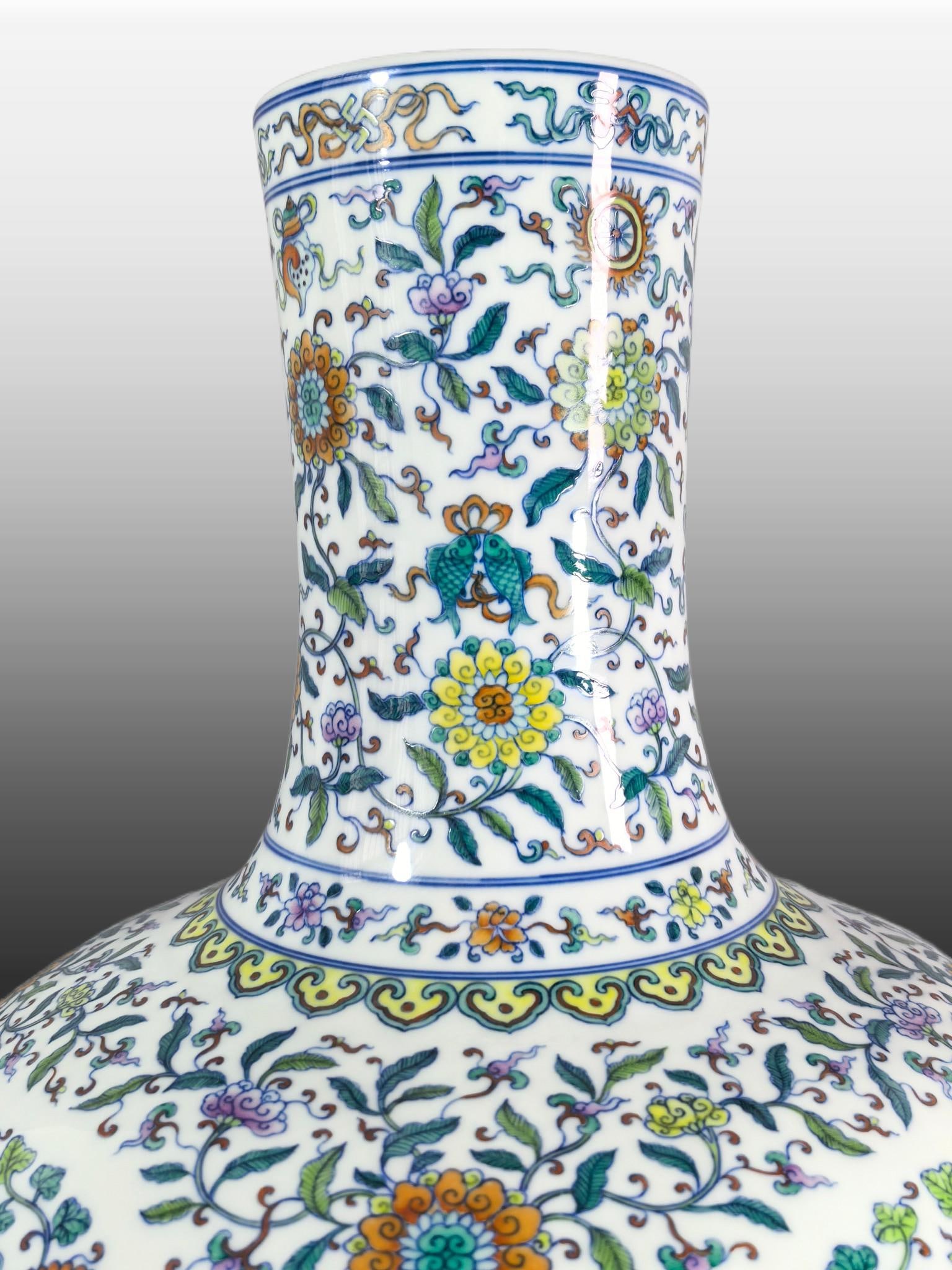 A Exquisite Doucai Flower Pattern Vase - 4