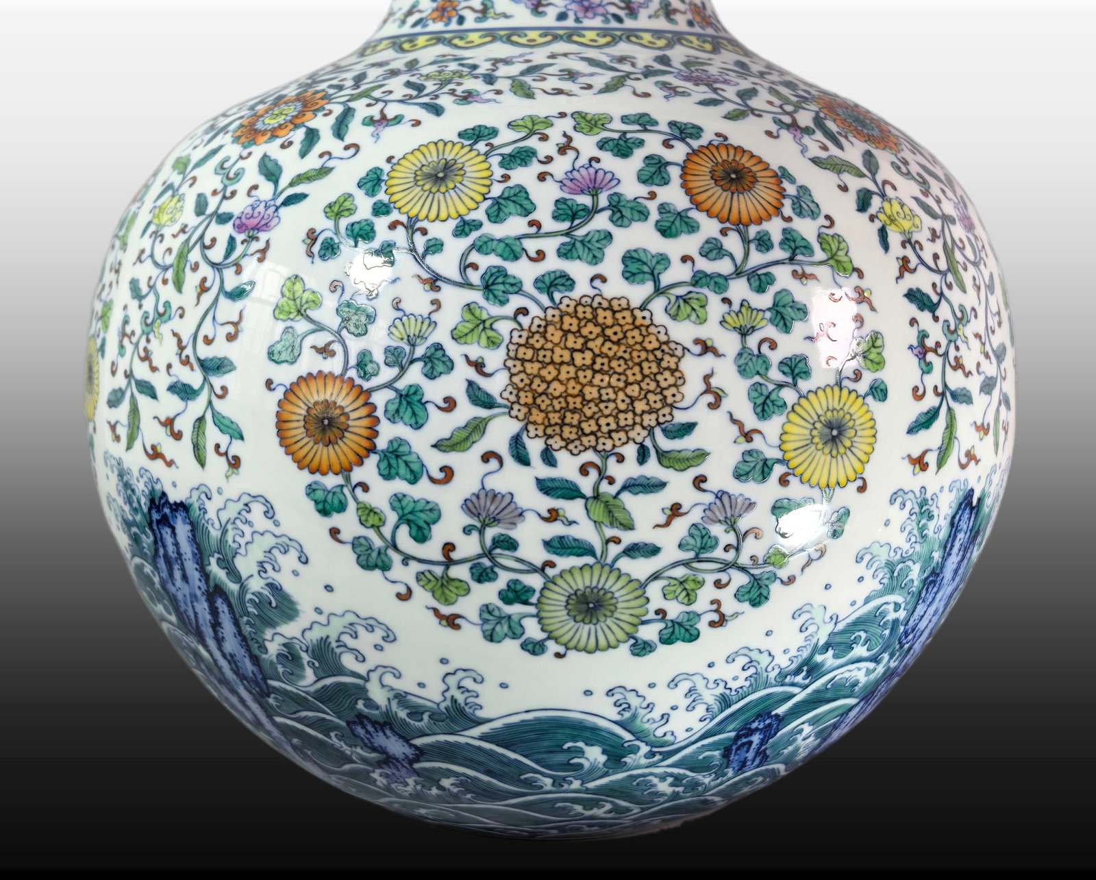 A Exquisite Doucai Flower Pattern Vase - 5