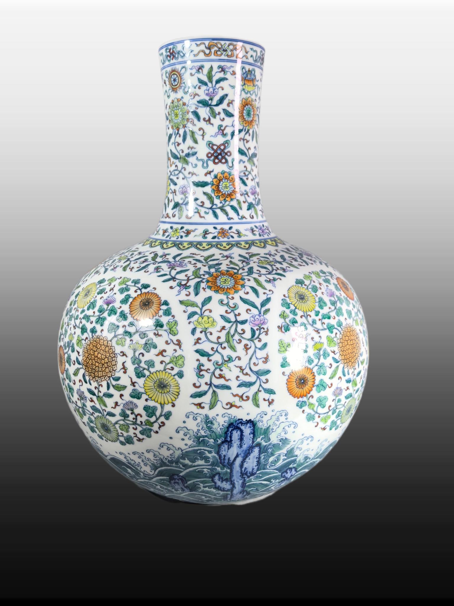 A Exquisite Doucai Flower Pattern Vase - 7