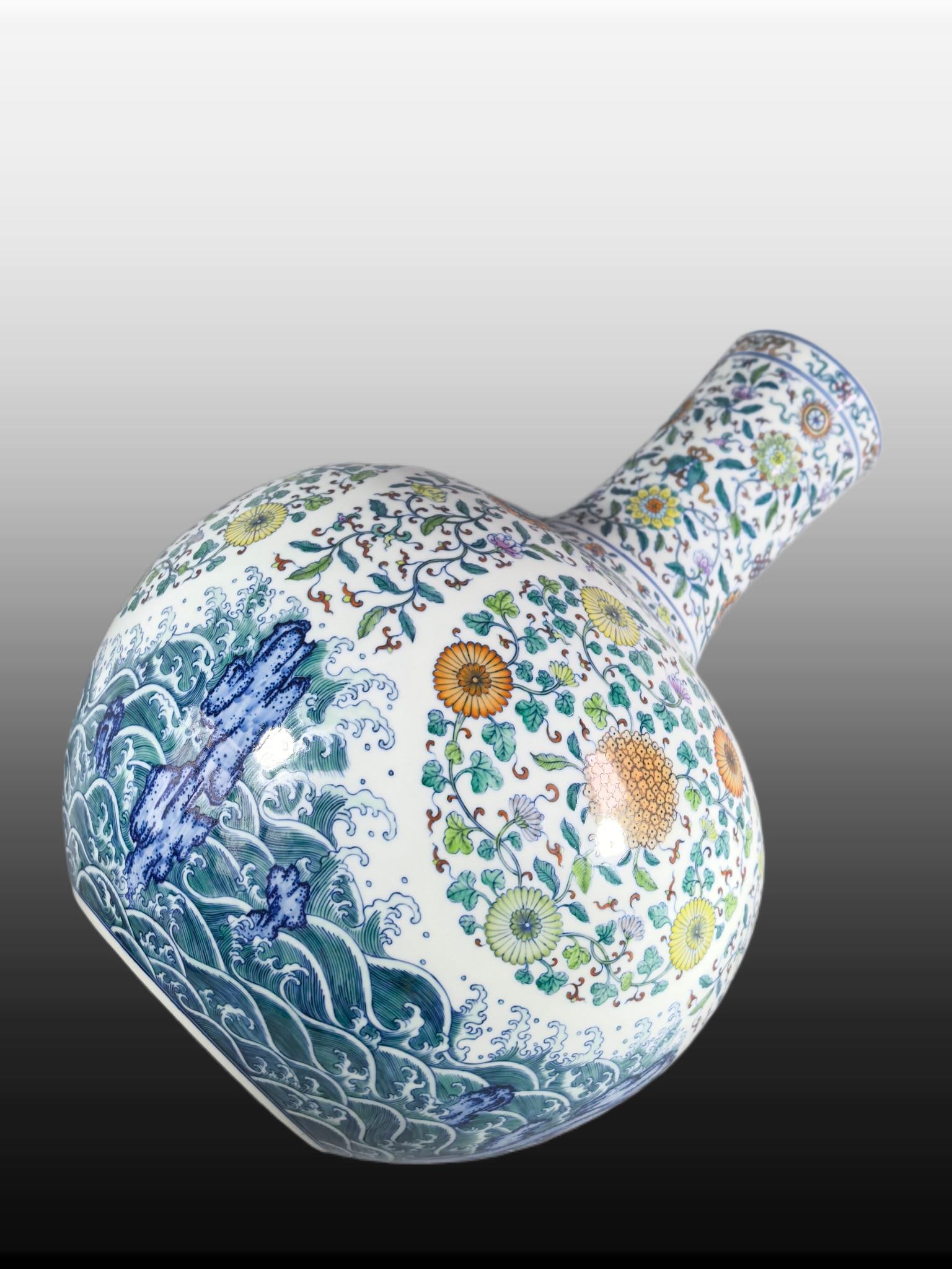 A Exquisite Doucai Flower Pattern Vase - 8