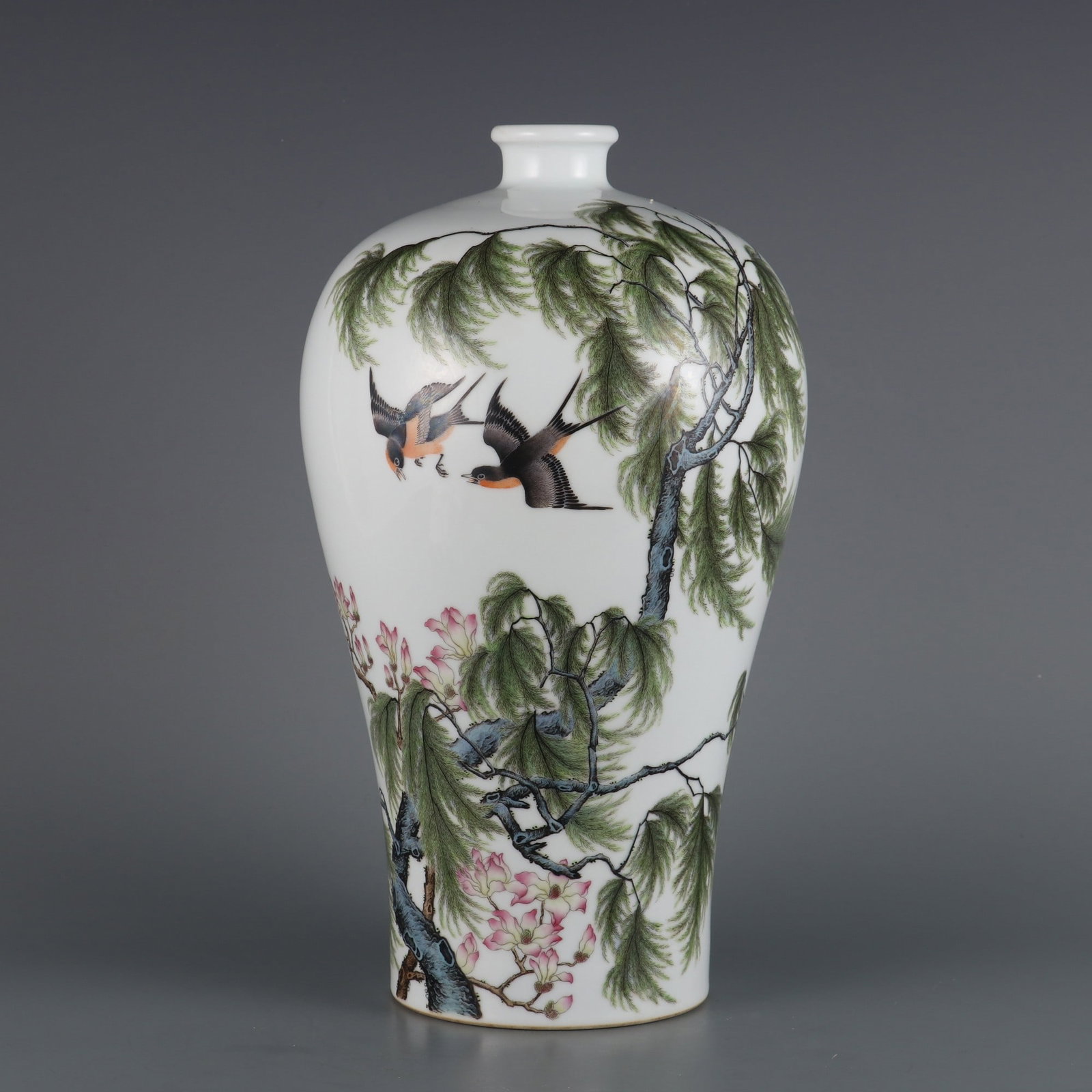 A Exquisite Famille-Rose Flower and Bird Pattern Vase: A Exquisite Famille-Rose Flower and Bird Pattern Vase,Qing Dynasty, China,Yongzheng Six-character Mark,Size:12.4inx1.8in 粉彩花鸟纹瓶,中国清ߣ