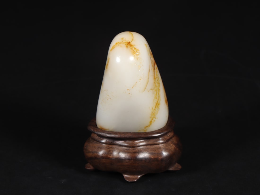 A Exquisite Hotan Jade Raw Stone Ornament: A Exquisite Hotan Jade Raw Stone Ornament,Qing Dynasty, China,Size:2.1inx1.9inx3.4in,Weight:373g 和田玉原石摆件,中国清代