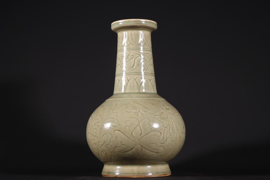 A Exquisite Yue Yao Flower Pattern Vase - 2