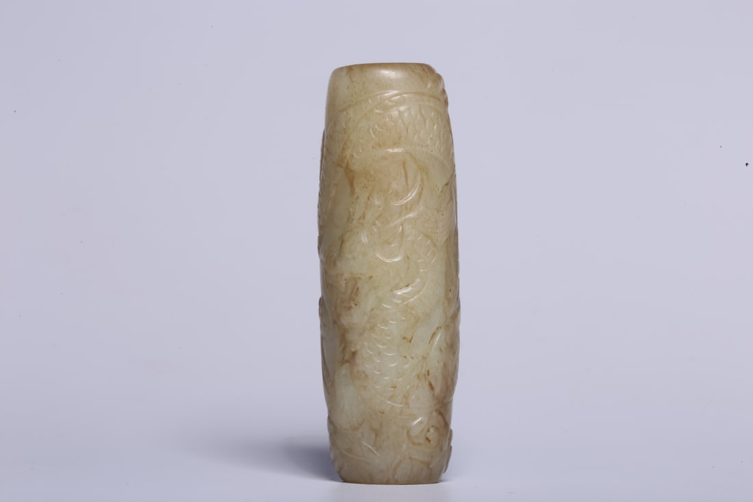 A Exquisite Hotan Jade Dragon Pattern Palm Ornament: A Exquisite Hotan Jade Dragon Pattern Palm Ornament,Qing Dynasty, China,Size:2.5inx0.8in,Weight:53.2g 和田玉龙纹手把件,中国清代