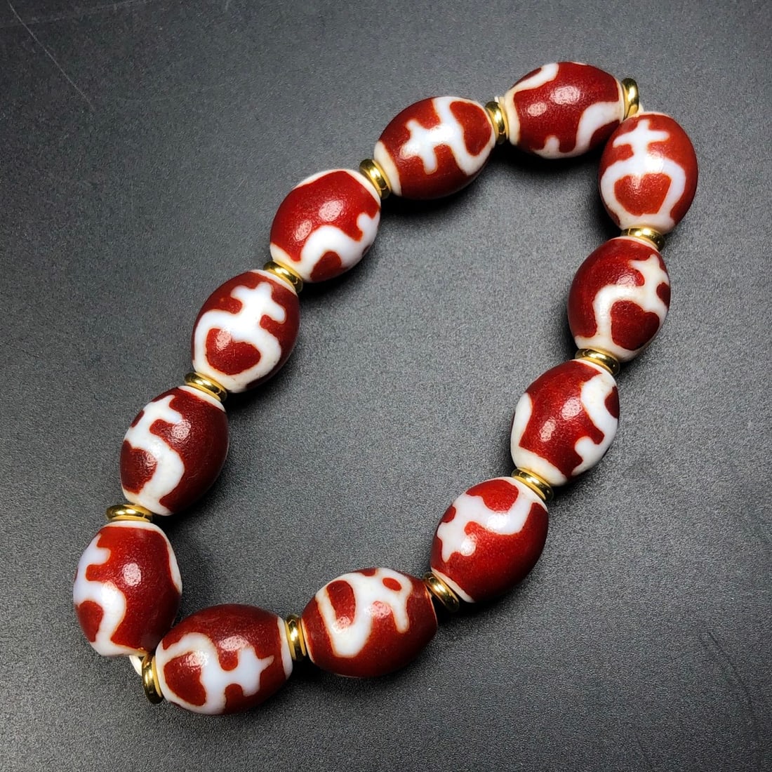 A Exquisite Dzi bead Bracelets: A Exquisite Dzi bead Bracelets,Qing Dynasty, China,Size:0.6inx0.5in,Weight:48.7g 天珠手串,中国清代