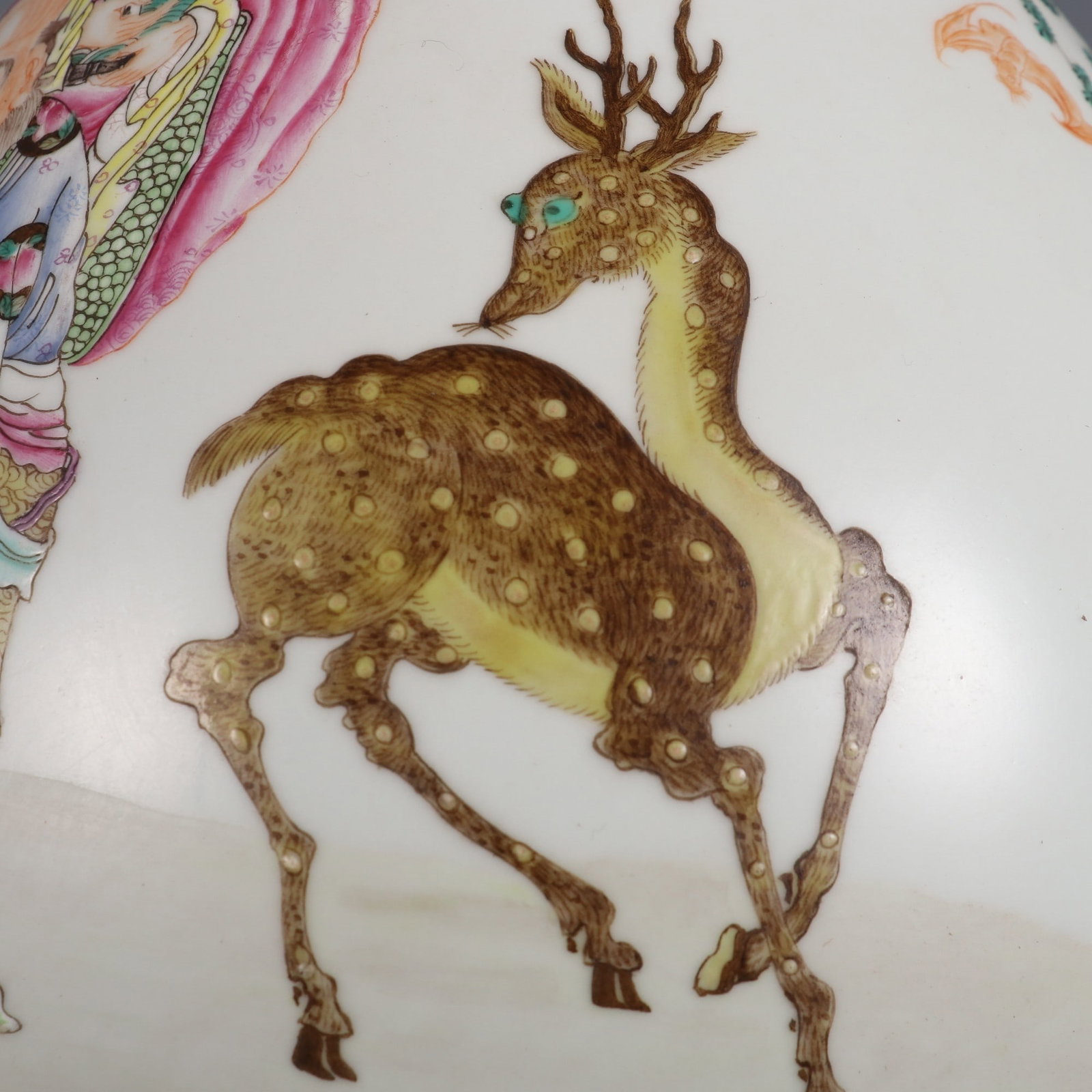 A Exquisite Famille-Rose Figures Pattern Vase - 7