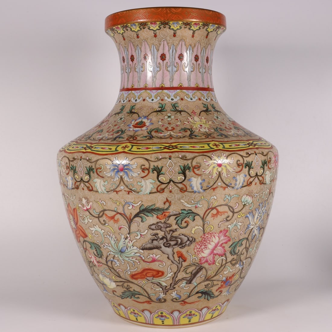 A Exquisite Famille-Rose Interlocking Lotus Flower Pattern Vase: A Exquisite Famille-Rose Interlocking Lotus Flower Pattern Vase,Qing Dynasty, China,Qianlong Six-character Mark,Size:15.2inx6.1inx11.4inx9.8in