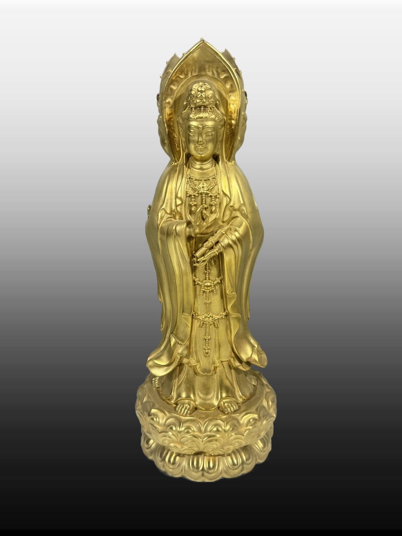 A Exquisite Gilt Bronze Statue of Avalokitesvara Ornament: A Exquisite Gilt Bronze Statue of Avalokitesvara Ornament,Qing Dynasty, China,Qianlong Four-character Mark,Size:11.8inx4.1in