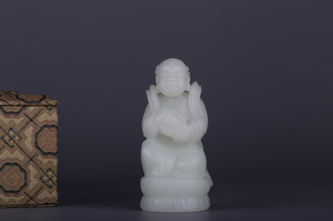 A Exquisite Hotan White Jade Figures Ornament: A Exquisite Hotan White Jade Figures Ornament,Qing Dynasty, China,Size:2.7inx1.2in,Weight:78.1g 和田白玉人物摆件,中国清代