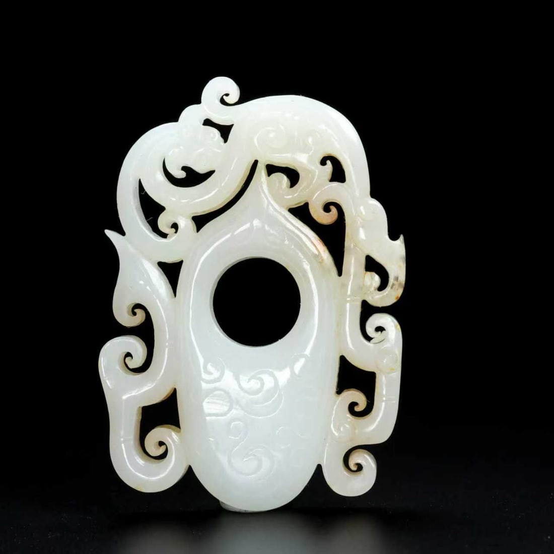 A Exquisite Hotan Jade Jade pendant: A Exquisite Hotan Jade Jade pendant,Qing Dynasty, China,Size:2.8inx2inx0.2in,Weight:34g 和田玉玉佩,中国清代