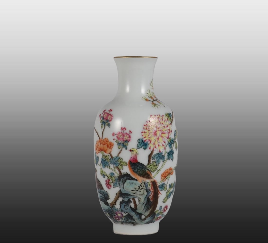 A Exquisite Famille-Rose Flower and Bird Pattern Vase: A Exquisite Famille-Rose Flower and Bird Pattern Vase,Qing Dynasty, China,Jiaqing Six-character Mark,Size:5.1inx2.4inx1.2in