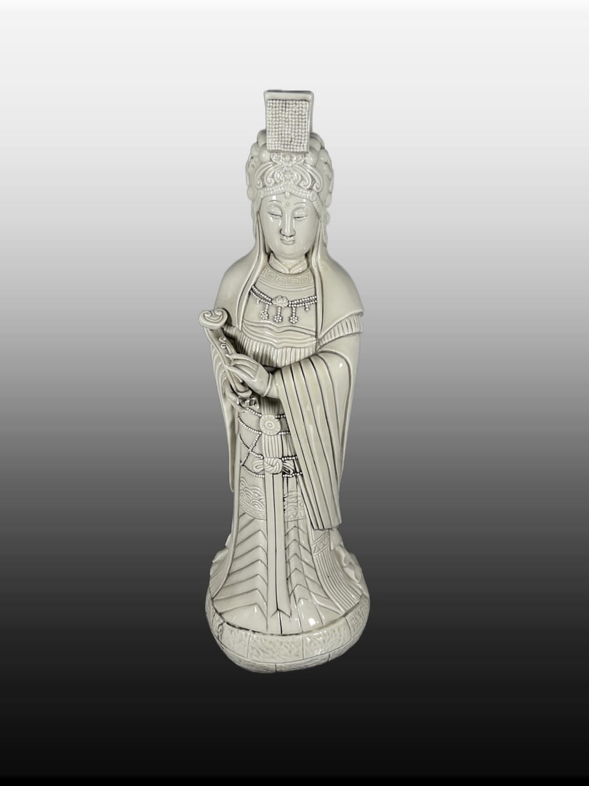 A Exquisite Blance-De-Chine Statue of Avalokitesvara Ornament (1 of 8)