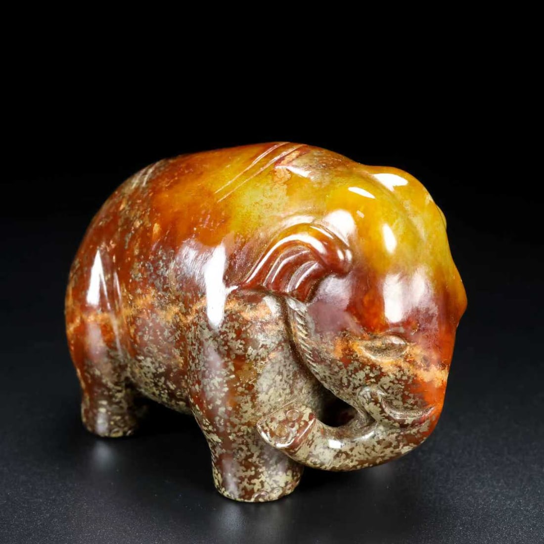 A Exquisite Hotan Jade Elephant Ornament: A Exquisite Hotan Jade Elephant Ornament,Han Dynasty, China,Size:2.8inx2inx2in,Weight:267g 和田玉象摆件,中国汉代