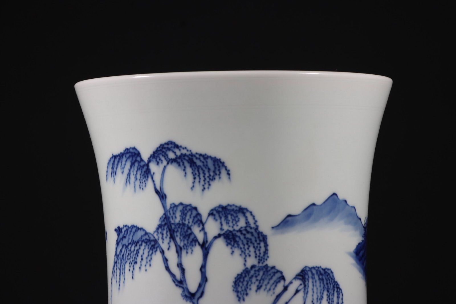 A Exquisite Blue and White Figures Pattern Vase - 2