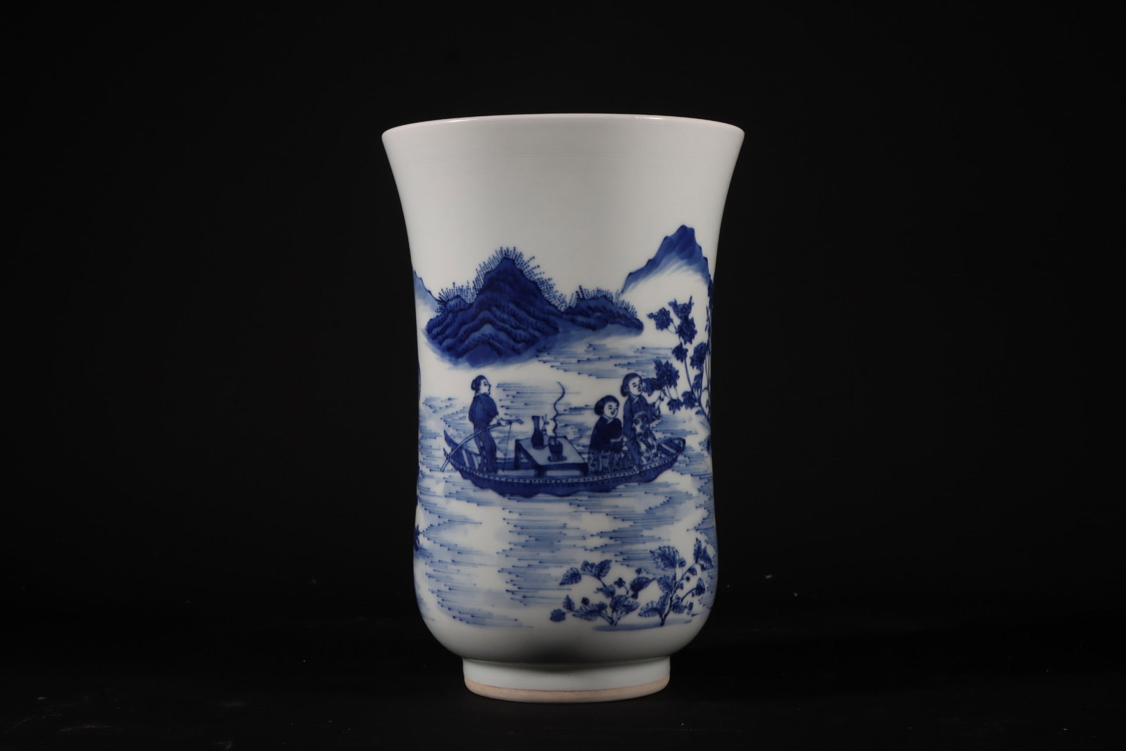 A Exquisite Blue and White Figures Pattern Vase - 4