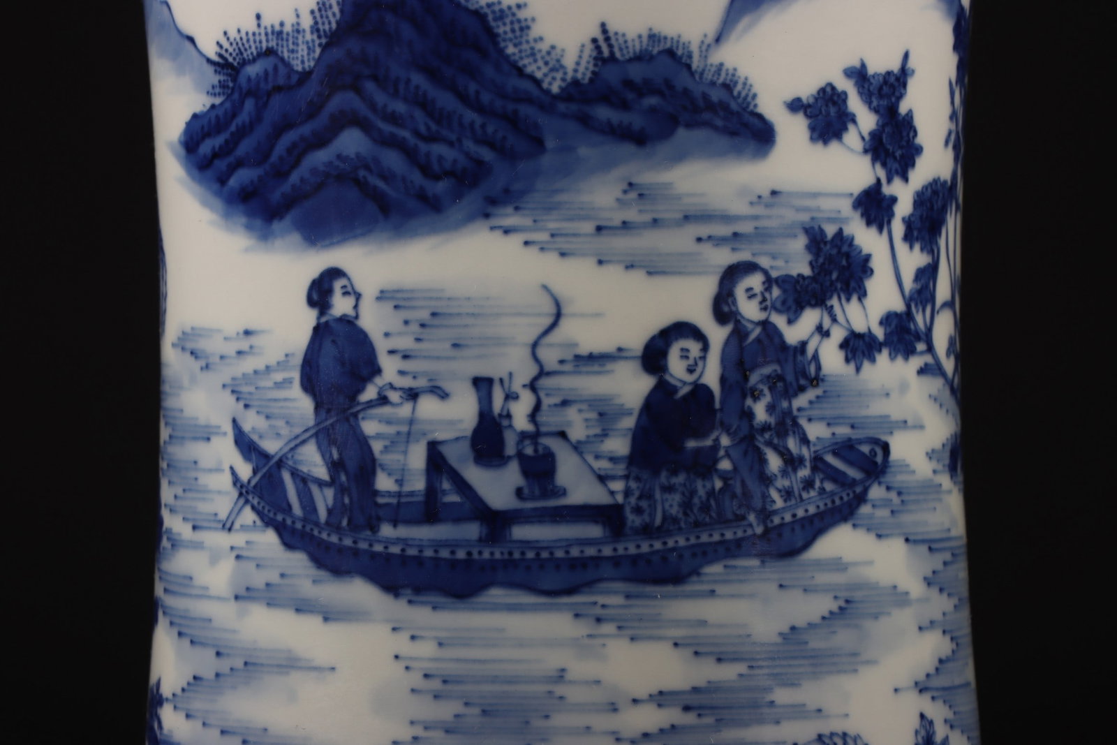 A Exquisite Blue and White Figures Pattern Vase - 5