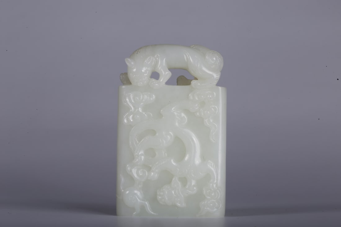 A Exquisite Hotan White Jade Dragon Jade pendant: A Exquisite Hotan White Jade Dragon Jade pendant,Qing Dynasty, China,Size:2.2inx1.4inx0.4in,Weight:50.7g 和田白玉龙玉佩,中国清代
