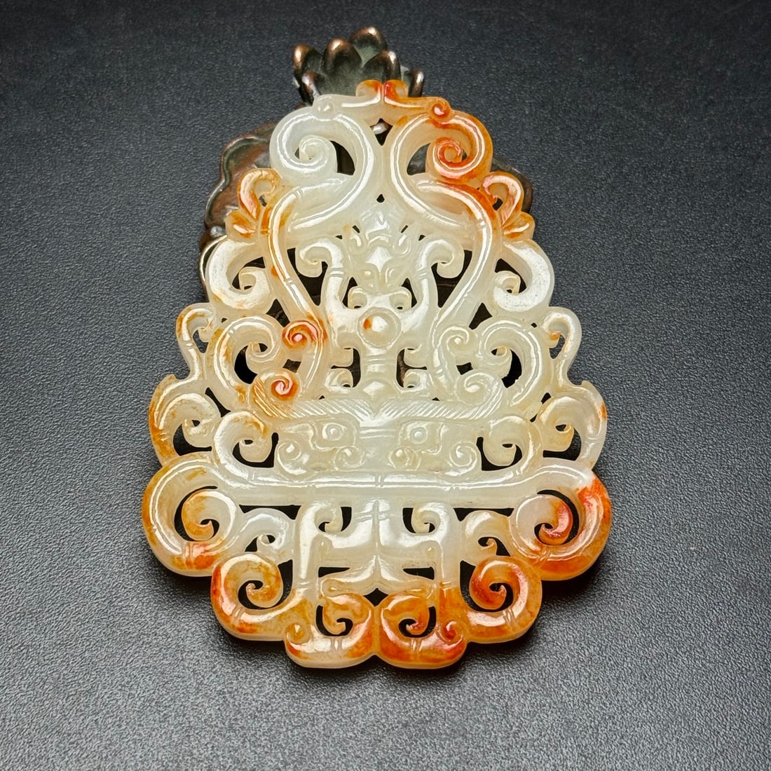 A Exquisite Hotan Jade Dragon and Phoenix Jade Pendant: A Exquisite Hotan Jade Dragon and Phoenix Jade Pendant,Qing Dynasty, China,Size:3.2inx2.4inx0.2in,Weight:44g 和田玉龙凤玉佩,中国清代