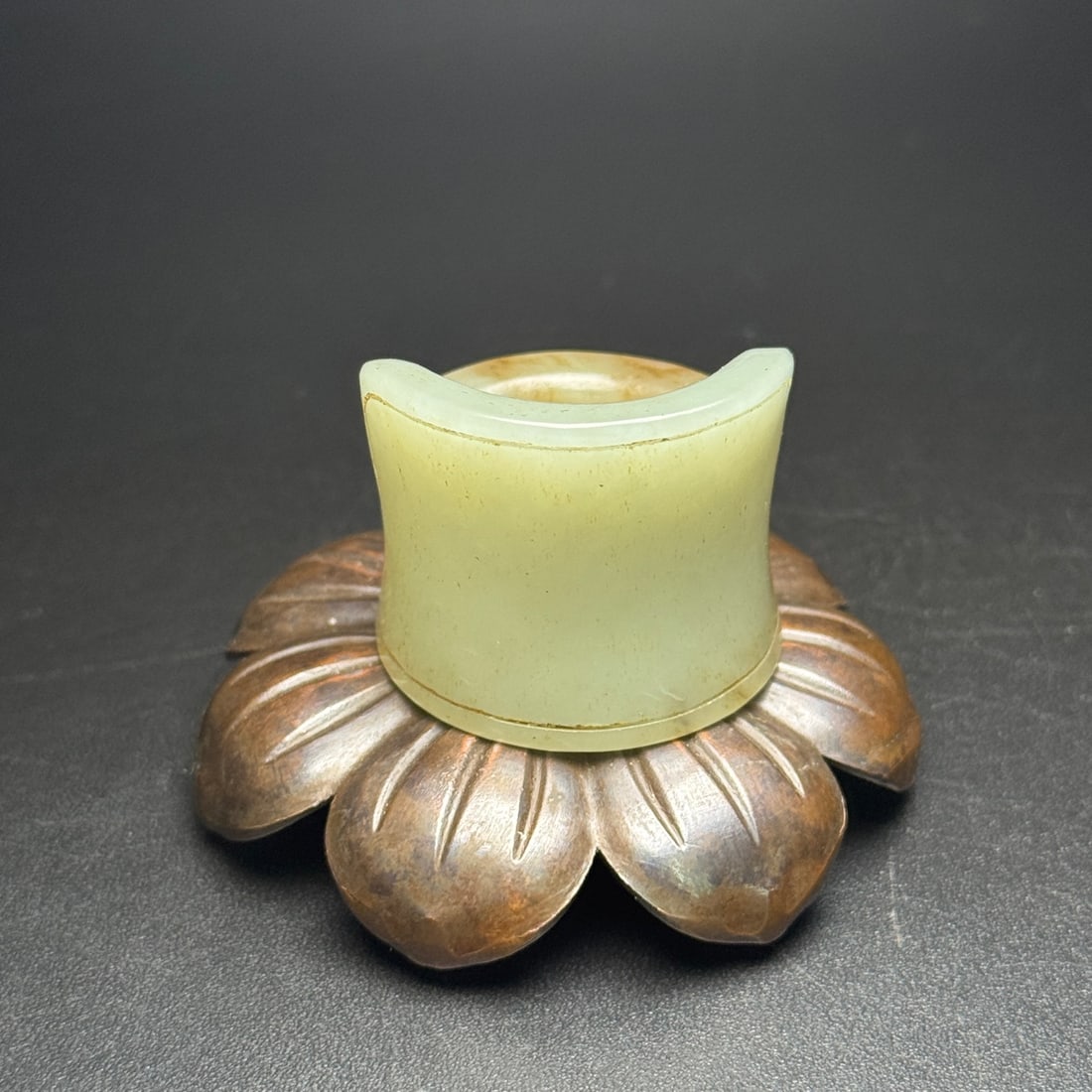 A Exquisite Hotan Jade Thumb Ring - 2