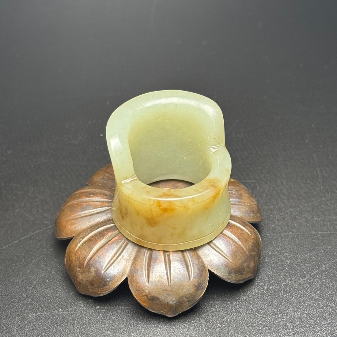 A Exquisite Hotan Jade Thumb Ring - 7
