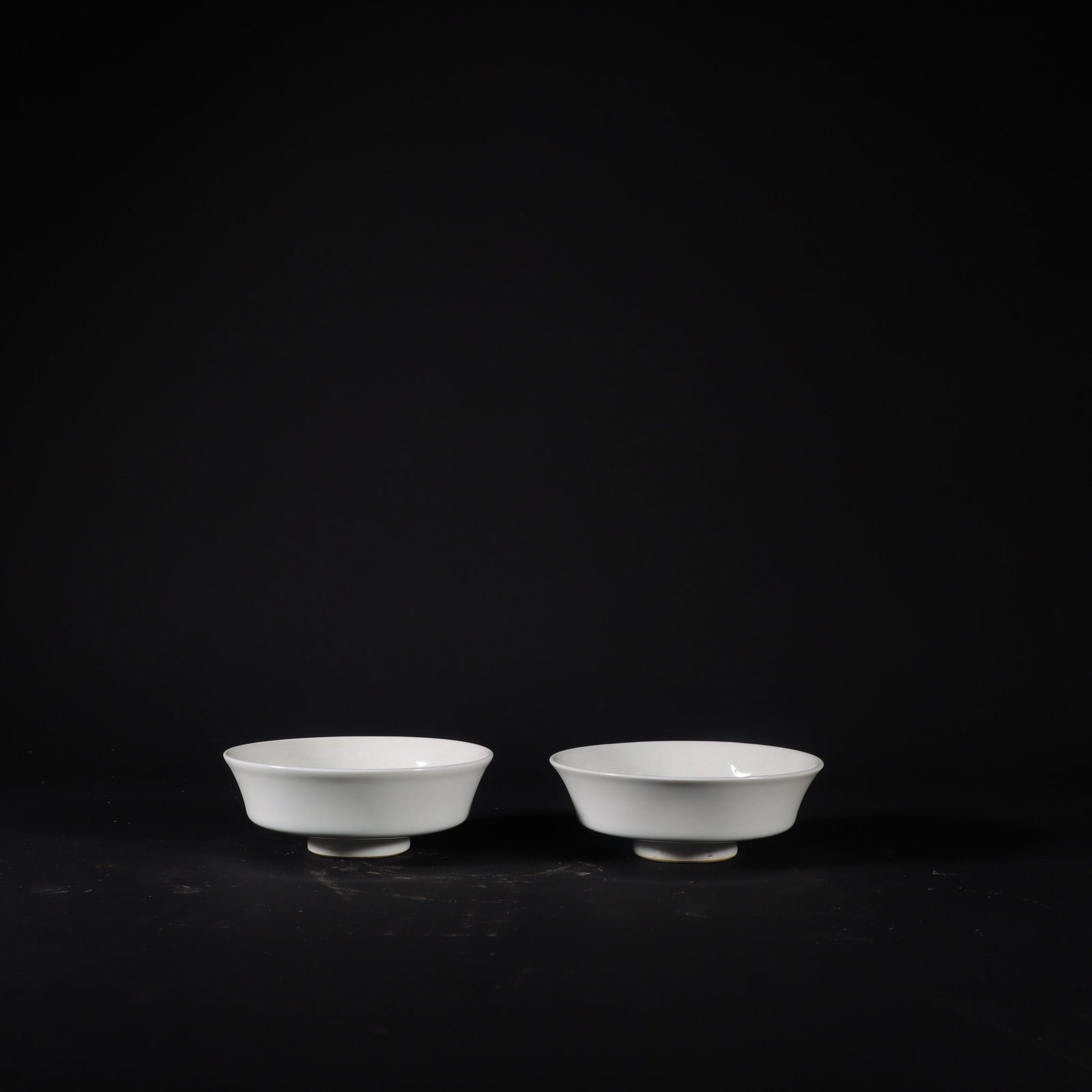 A pair of Exquisite Shufu Glazed Dragon Pattern Plate: A pair of Exquisite Shufu Glazed Dragon Pattern Plate,Yuan Dynasty, China,Size:1.7inx4.9in 一对枢府釉龙纹盘,中国元代