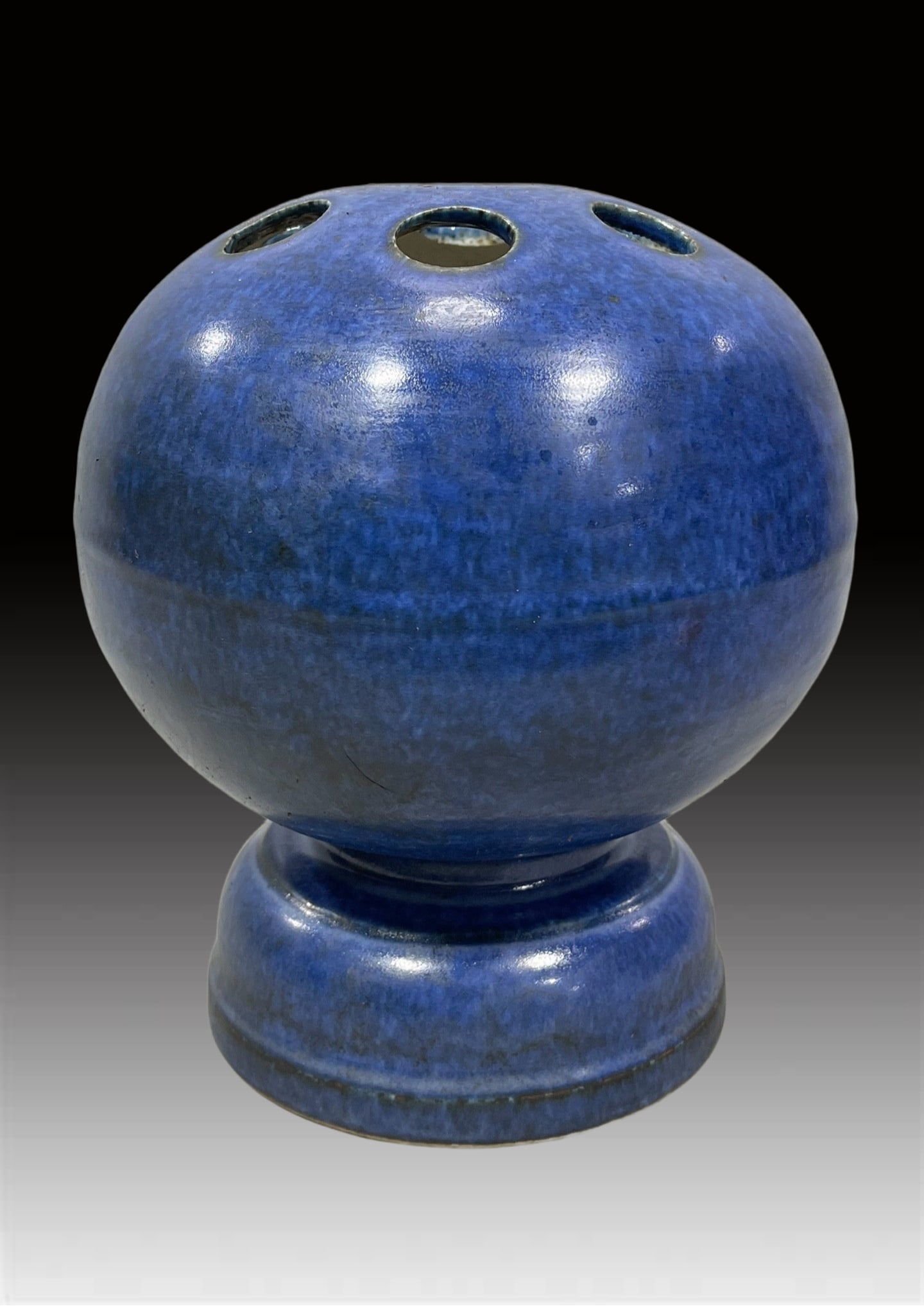 A Exquisite Ji Blue Glazed Censer: A Exquisite Ji Blue Glazed Censer,Ming Dynasty, China,Size:8.7inx7.5in 霁蓝釉香薰,中国明代