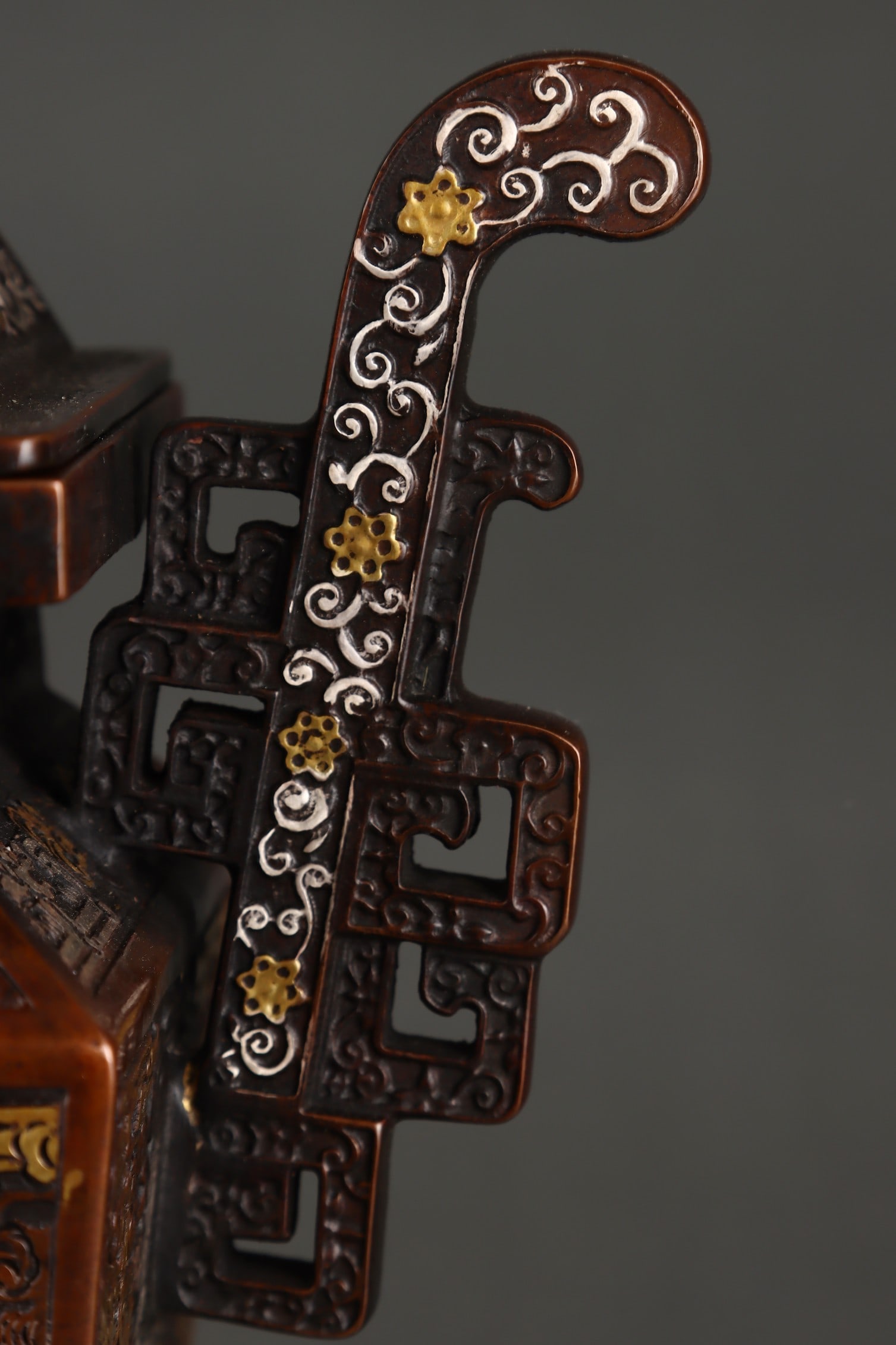 A Exquisite Gilt Bronze Dragon Pattern Square Censer - 5