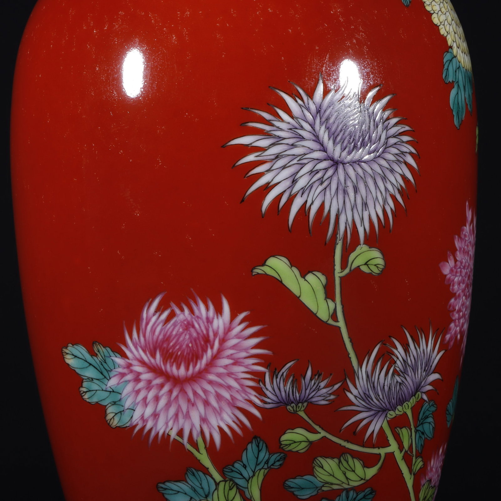 A Exquisite Famille-Rose Flower Pattern Vase - 5