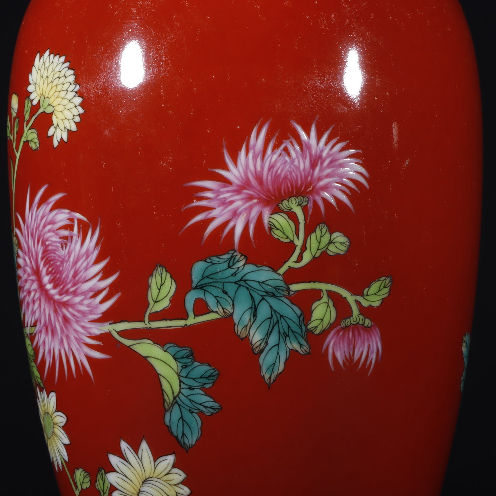 A Exquisite Famille-Rose Flower Pattern Vase - 7