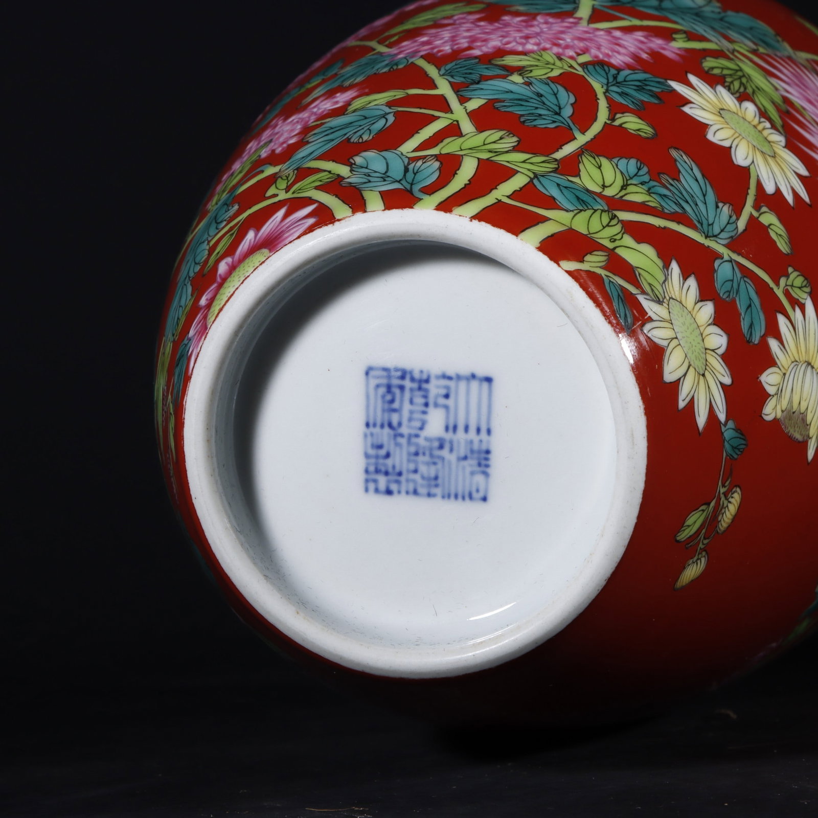 A Exquisite Famille-Rose Flower Pattern Vase - 9