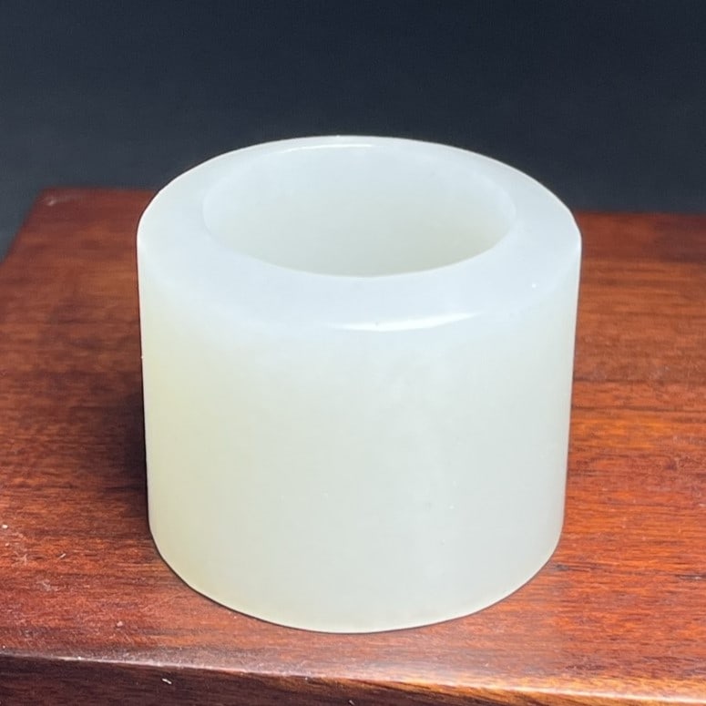 A Exquisite Hotan Jade Thumb Ring: A Exquisite Hotan Jade Thumb Ring,Qing Dynasty, China,Size:0.9inx1in,Weight:33g 和田玉板指,中国清代