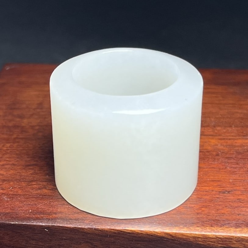 A Exquisite Hotan Jade Thumb Ring - 2