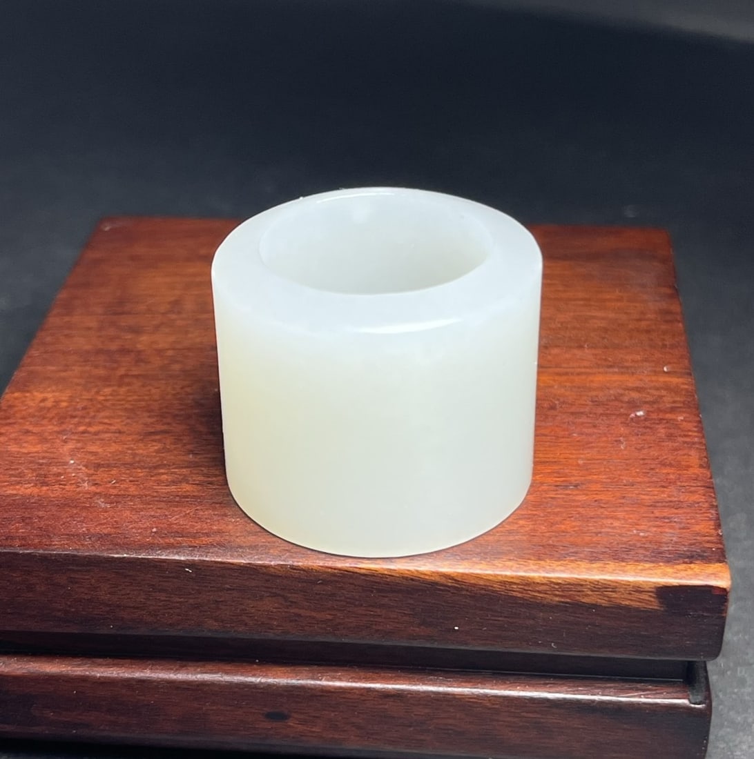 A Exquisite Hotan Jade Thumb Ring - 4