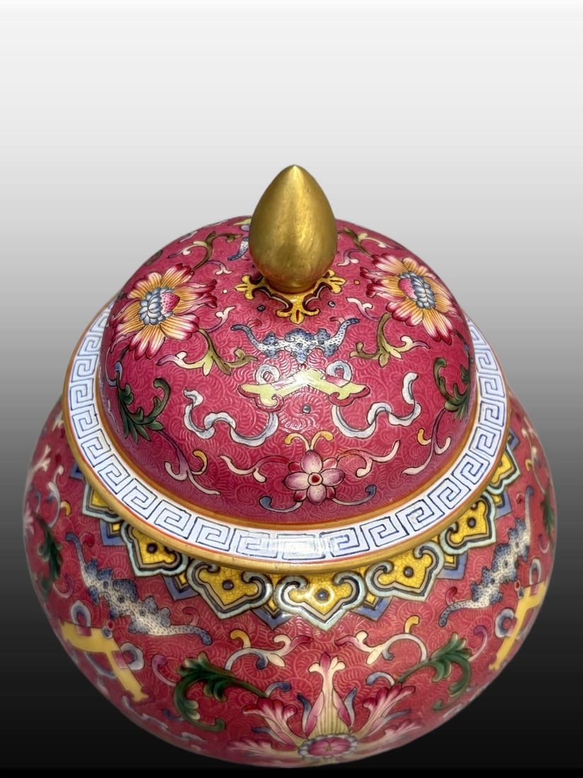 A Exquisite Ruby Red-Ground Lotus Flower Pattern Jar - 2