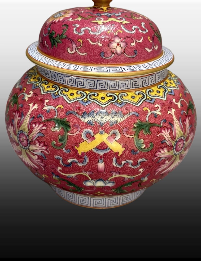 A Exquisite Ruby Red-Ground Lotus Flower Pattern Jar - 4