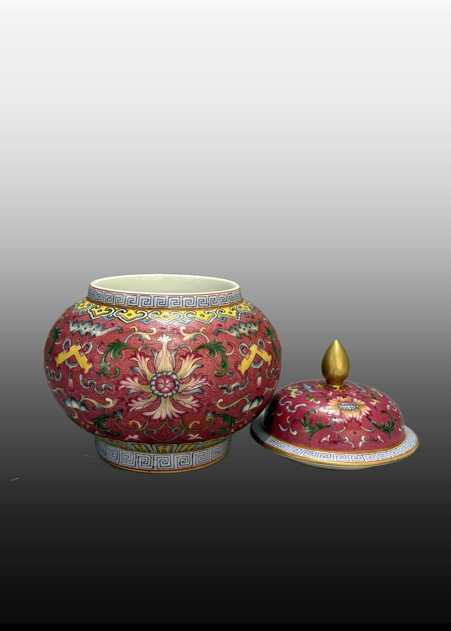 A Exquisite Ruby Red-Ground Lotus Flower Pattern Jar - 5