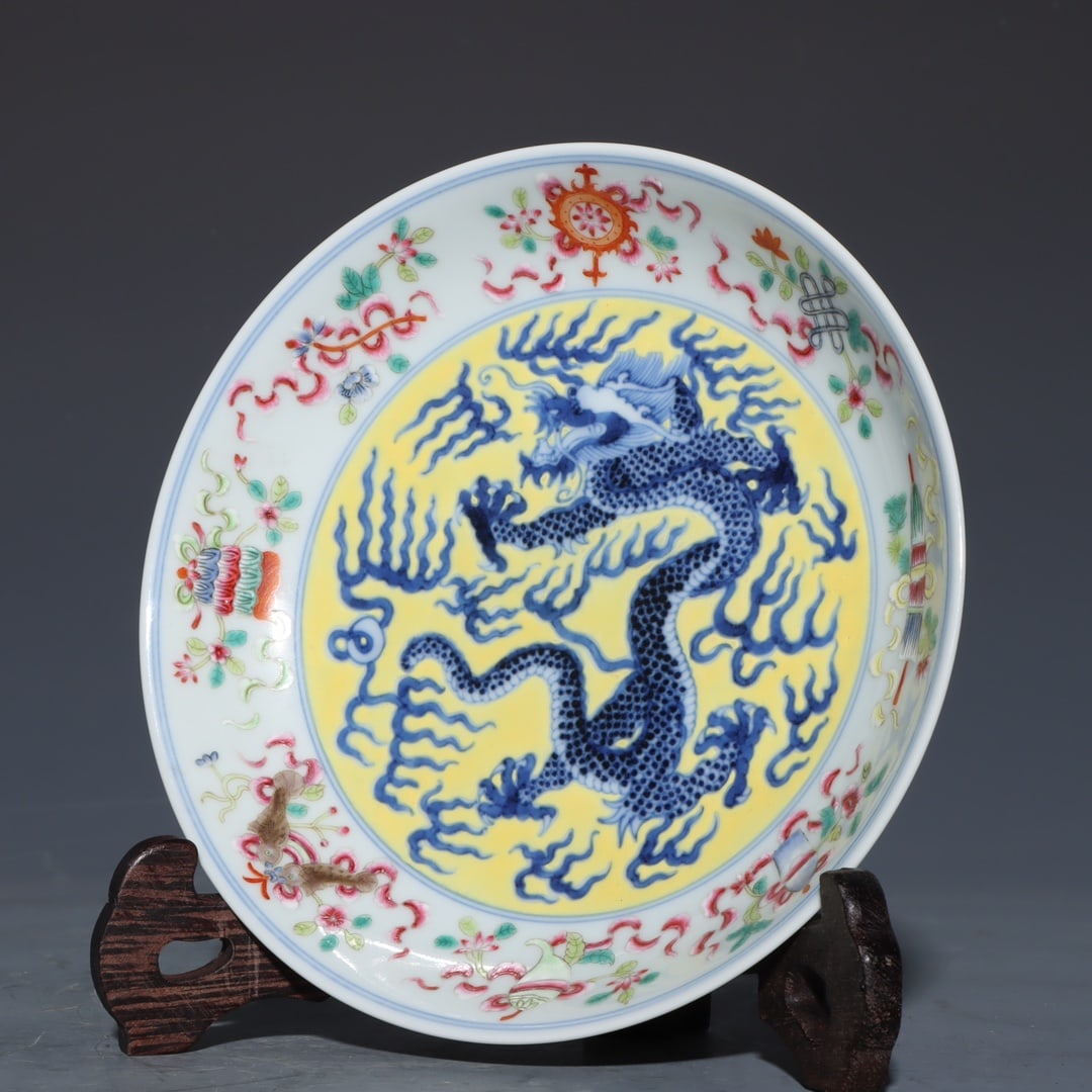 A Exquisite Blue and White Famille-Rose Dragon Pattern Plate: A Exquisite Blue and White Famille-Rose Dragon Pattern Plate,Qing Dynasty, China,guangxu Six-character Mark,Size:1.4inx6.9inx3.9in 青花粉彩龙纹盘,中